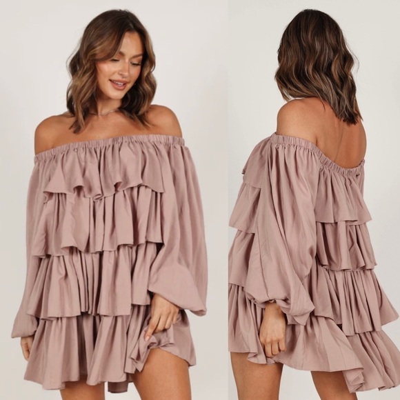 Dresses & Skirts - NWOT ruffled mini dress